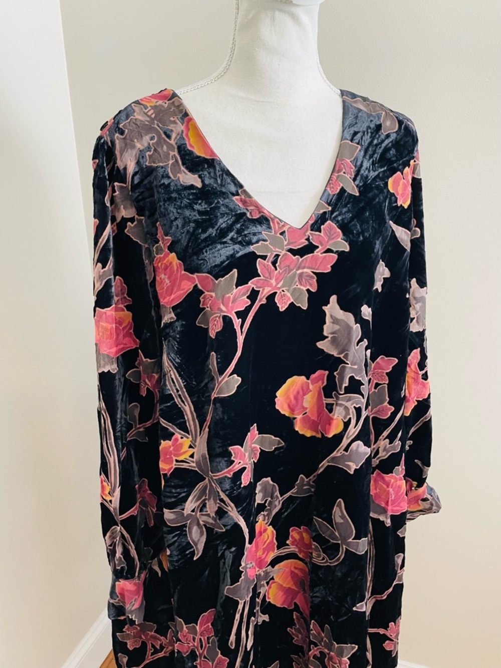 Maree Pour Toi Floral Velvet Trapeze Dress - Picture 4 of 7